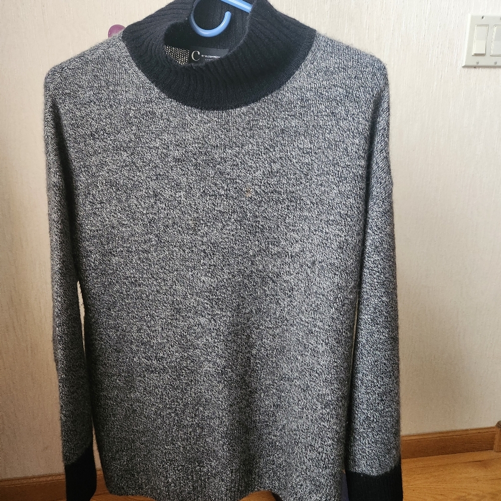 C by Bloomingdale's cashmere sweater, size large, black